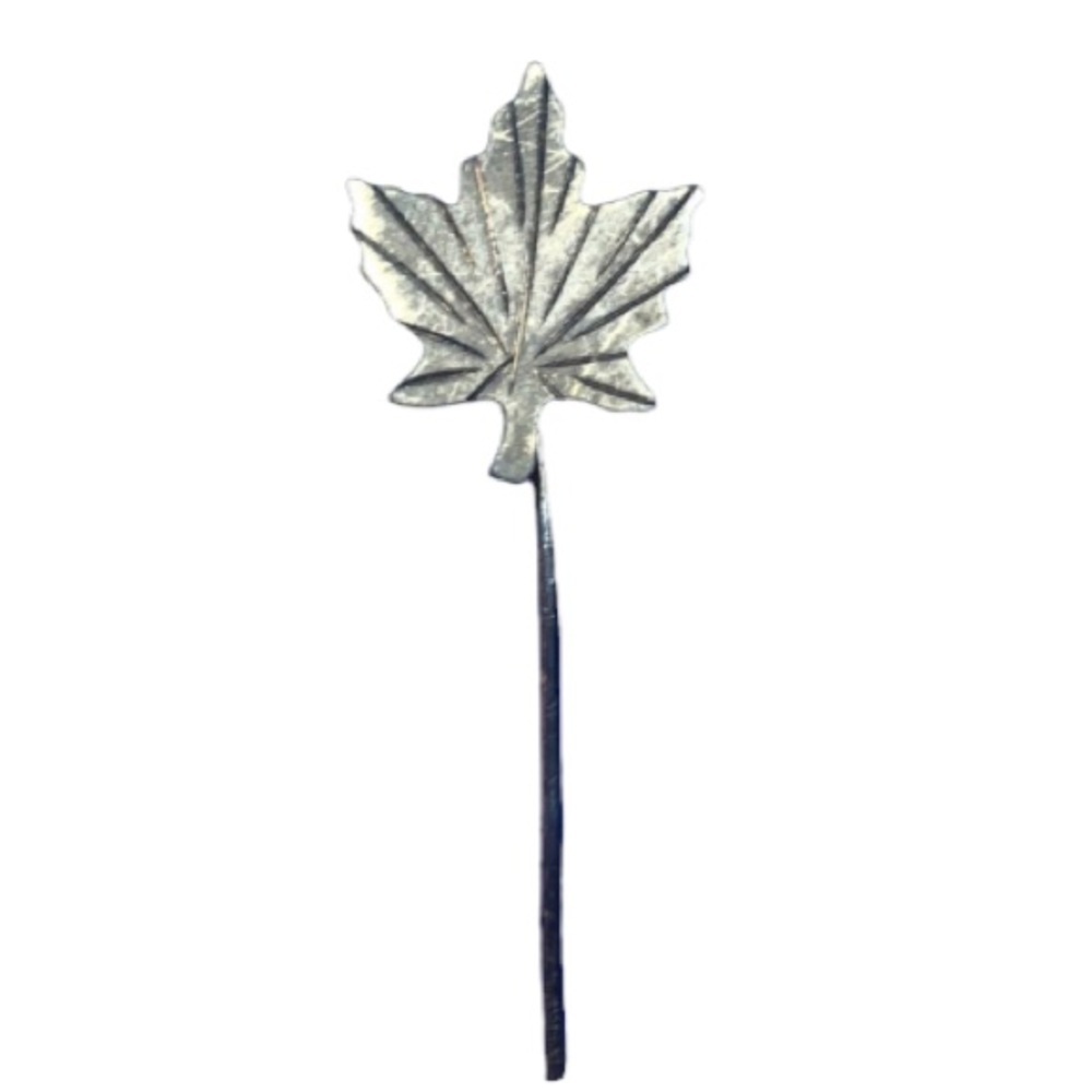 🍁🍁🍁Vintage maple leaf pin